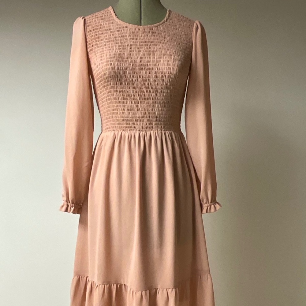 Delicate ruffled Mad About Style chiffon dress with sleeves size SX